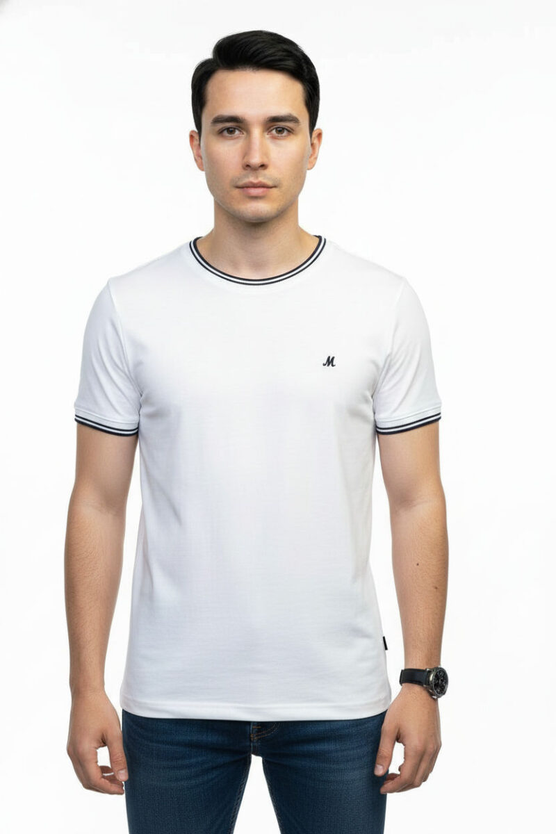 white crew neck tee